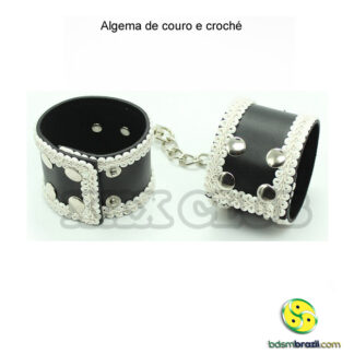 Algema de couro e croché