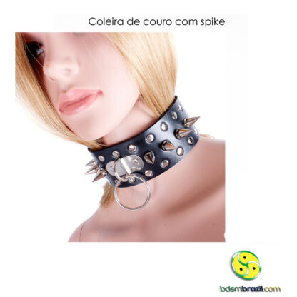 Coleira de couro com spikes