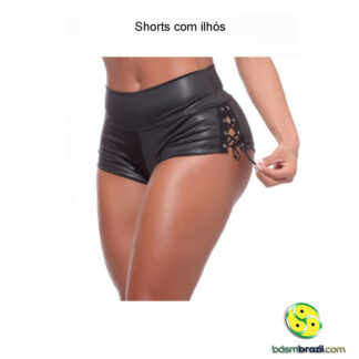 Shorts com ilhós